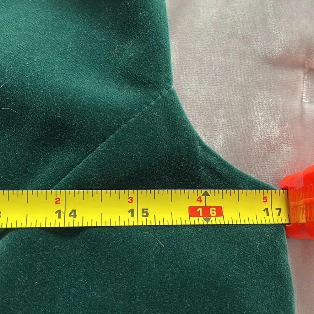 Beautiful 1960’s green velvet dress with ruffled front zipper in back. - Picture 4 of 9